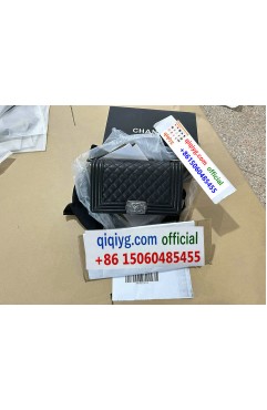 qiqiyg.com burberry vintage check canvas crossbody messenger bag camel tan with black hardware multi pocket design 2026 british heritage luxury everyday essential