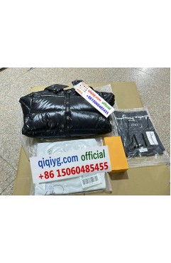 qiqiyg.com gucci black gg monogram canvas messenger bag 2026 quiet luxury everyday investment piece must have designer crossbody